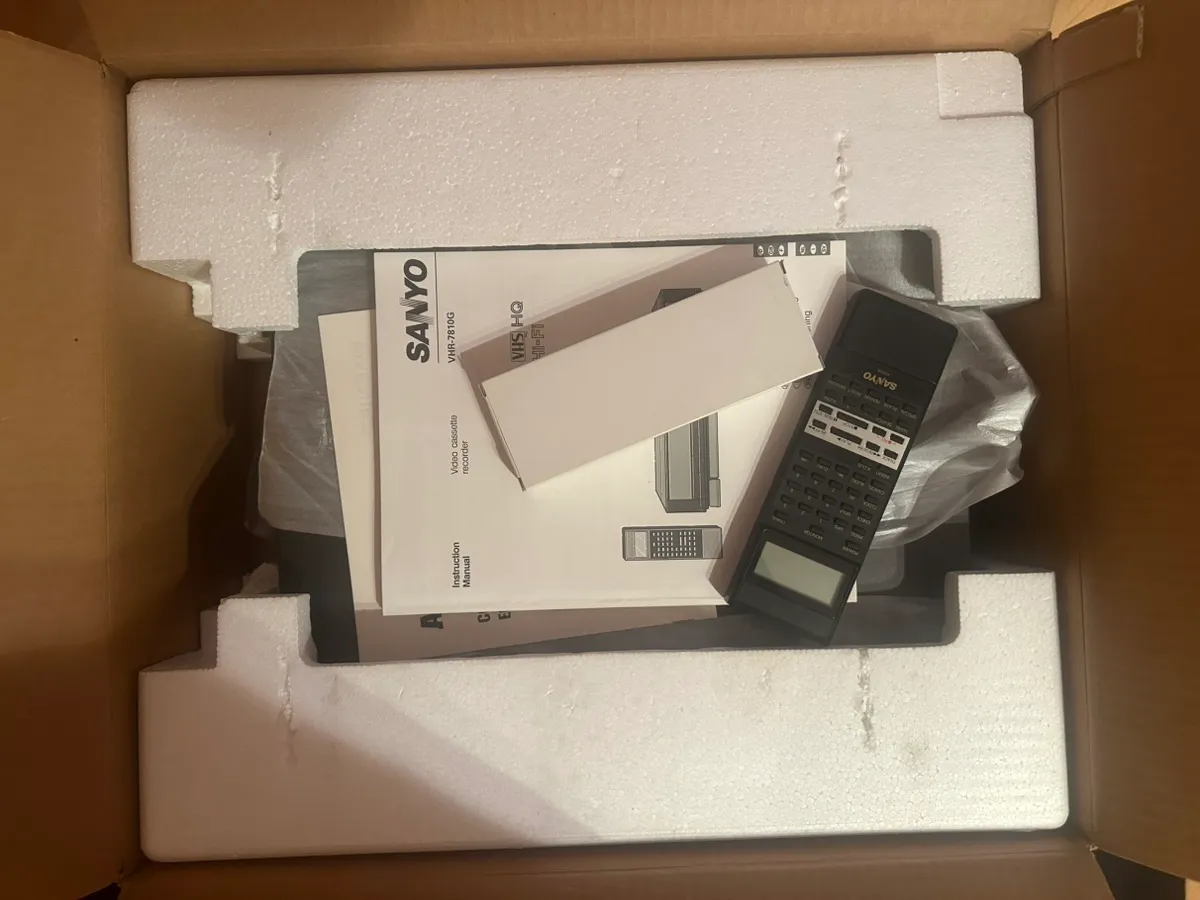 Sanyo VHR-7810G VHS Videorekorder 3-Head Hi-Fi mit Originalkarton und komplettem Zubehör