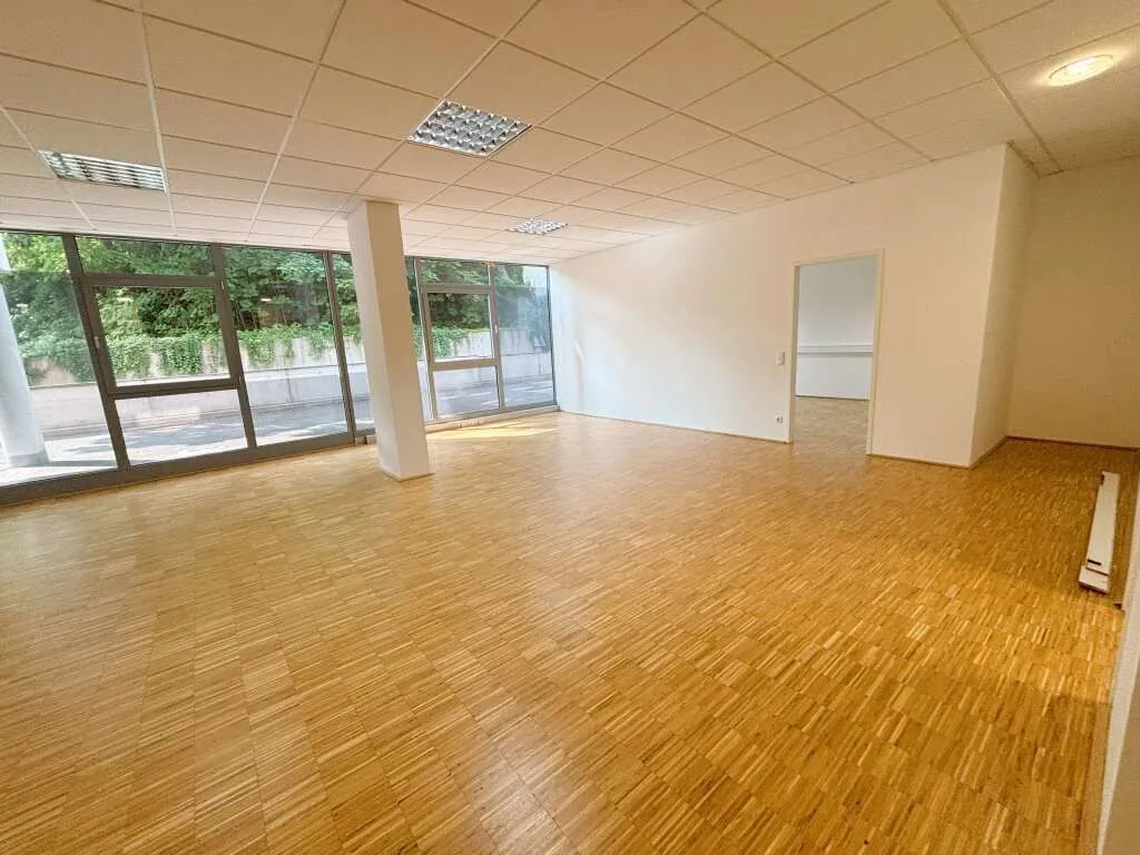 Erdgeschossfläche in verkehrstechnisch idealer Lage! Ideal für Bürogemeinschaft/Praxis/Start-Up!, Linz