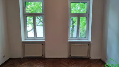 KLASSISCHE ZWEI-ZIMMER-ALTBAUWOHNUNG mit Miniküche und Grünblick!