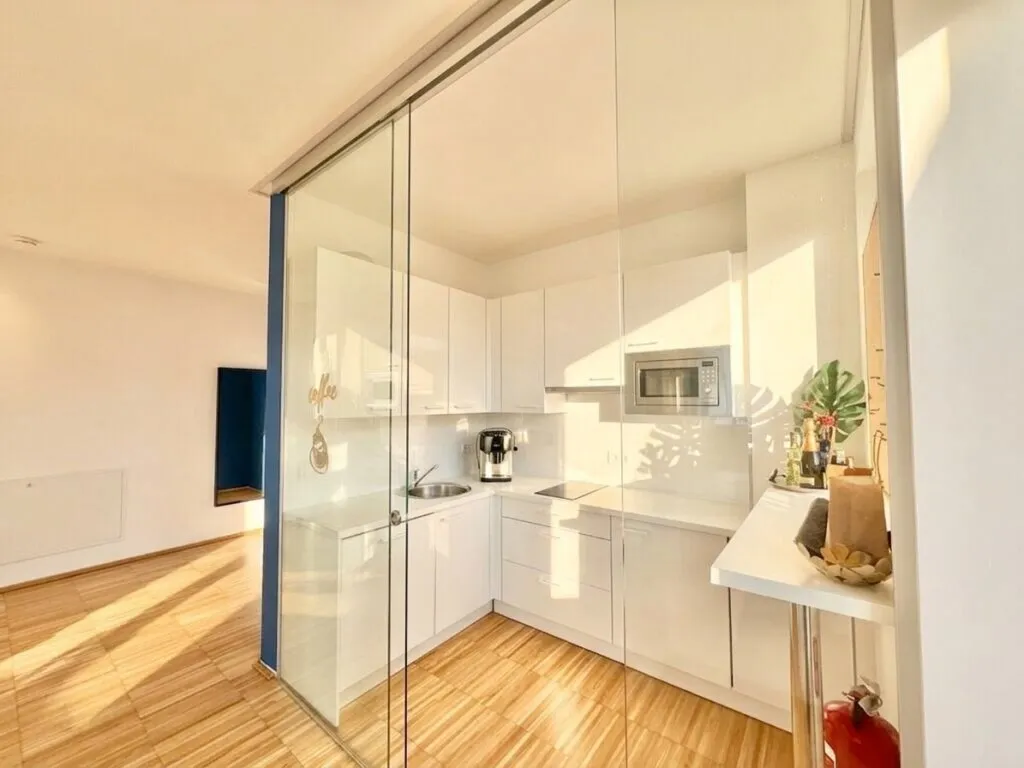 Heller Praxis-/Büroraum ca. 20 m² in moderner Praxisgemeinschaft - EUR 490 inkl. BK - Ansicht 2