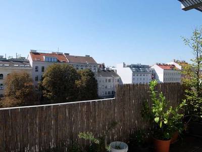 Privat, sehr helle, neuwertige 2 Zimmerwhg. mit großem Balkon im 6. Stock