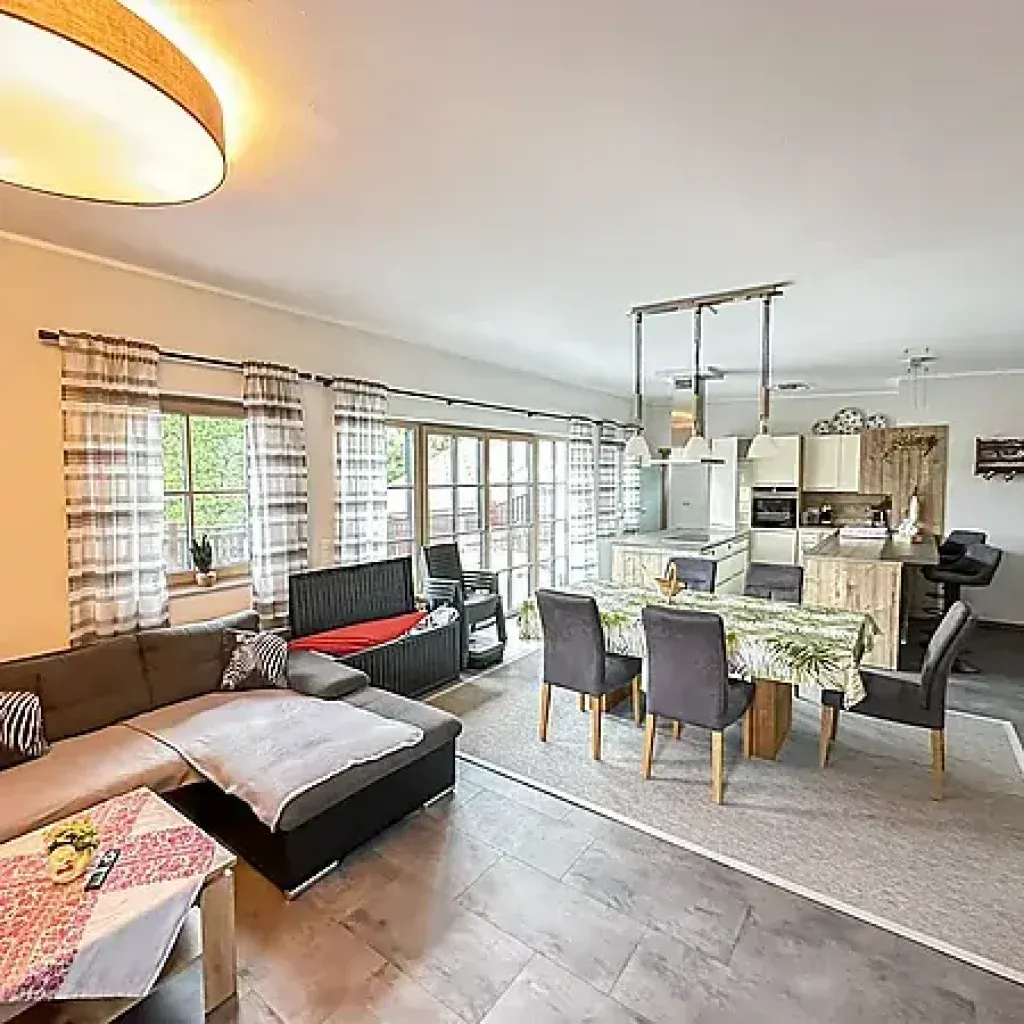 Neuwertige 3-Zimmer-Eigentumswohnung mit großer Terrasse & Garten – pohled 2