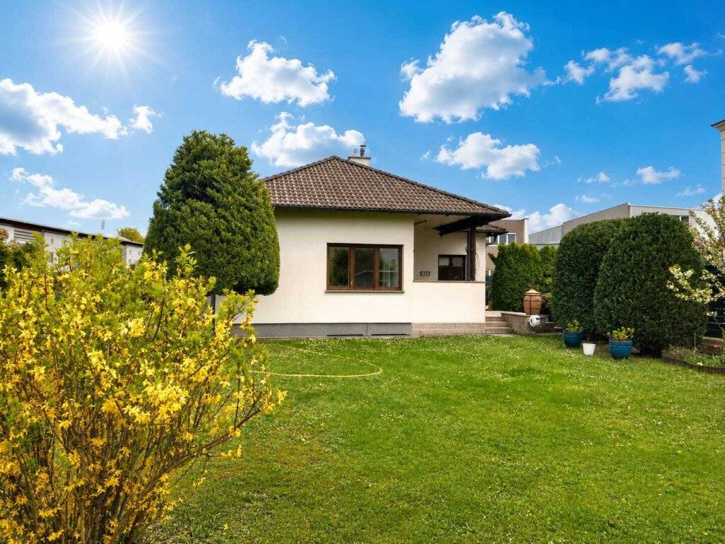***Ein gemütlicher 3-Zi Bungalow mit Keller, großem Garten und U-Bahn Nähe!*** - Ansicht 2