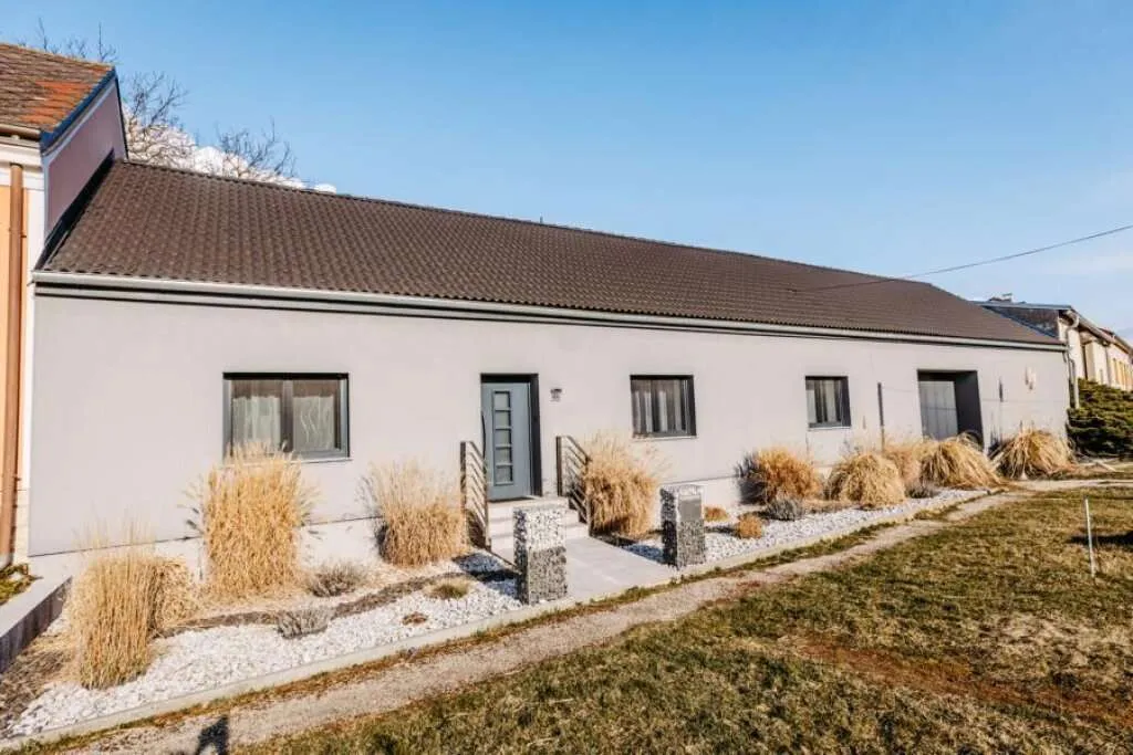 Verträumtes Bauernhaus neu adaptiert (2013) mit Toreinfahrt, Pool, Stadel und Schuppen - Ansicht 3
