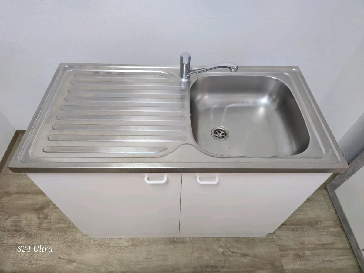 Spülenschrank mit Spüle und Armatur, € 100,- (4800 Attnang-Puchheim)