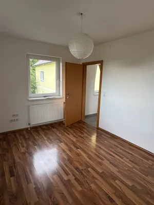 4-Zimmer-Wohnung mieten in Neunkirchen – 115 m², € 1.039 – Bild 2 von 19