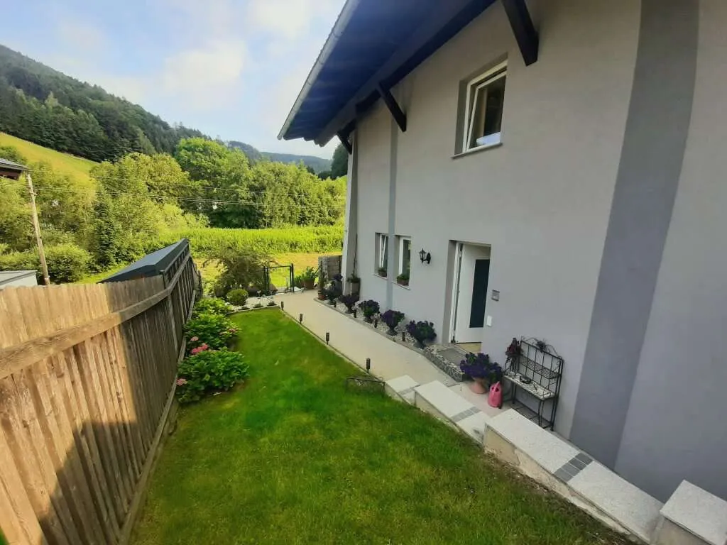 Wunderschöner Mehrfamilientraum mit Pool und Bergblick - Ansicht 3