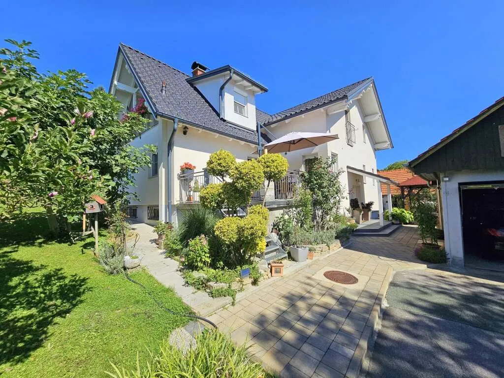 Besichtigen Sie Ihr neues Zuhause! Sonnendurchflutetes Einfamilienhaus mit schönem Grund in Fernitz-Mellach! - Widok 3