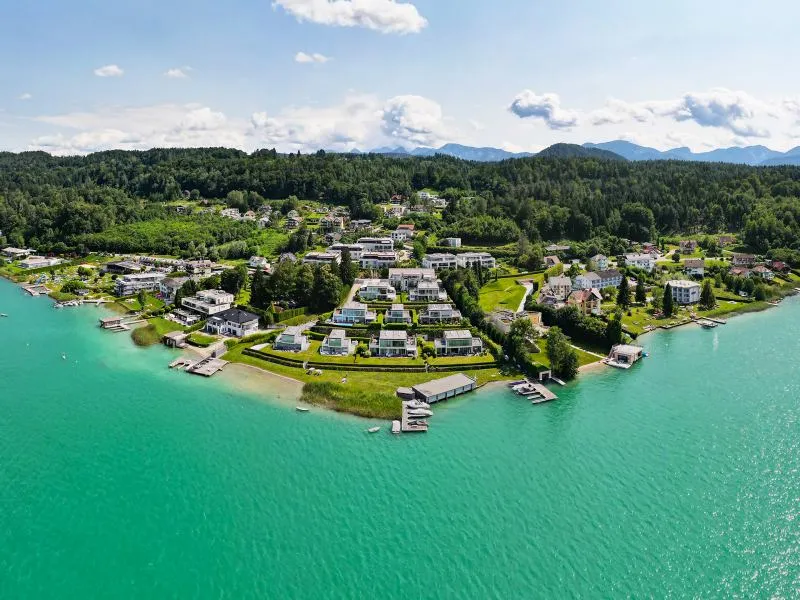 Architekten Seeblick-Gartenwohnung mit Pool in Velden am Wörthersee – pohled 2