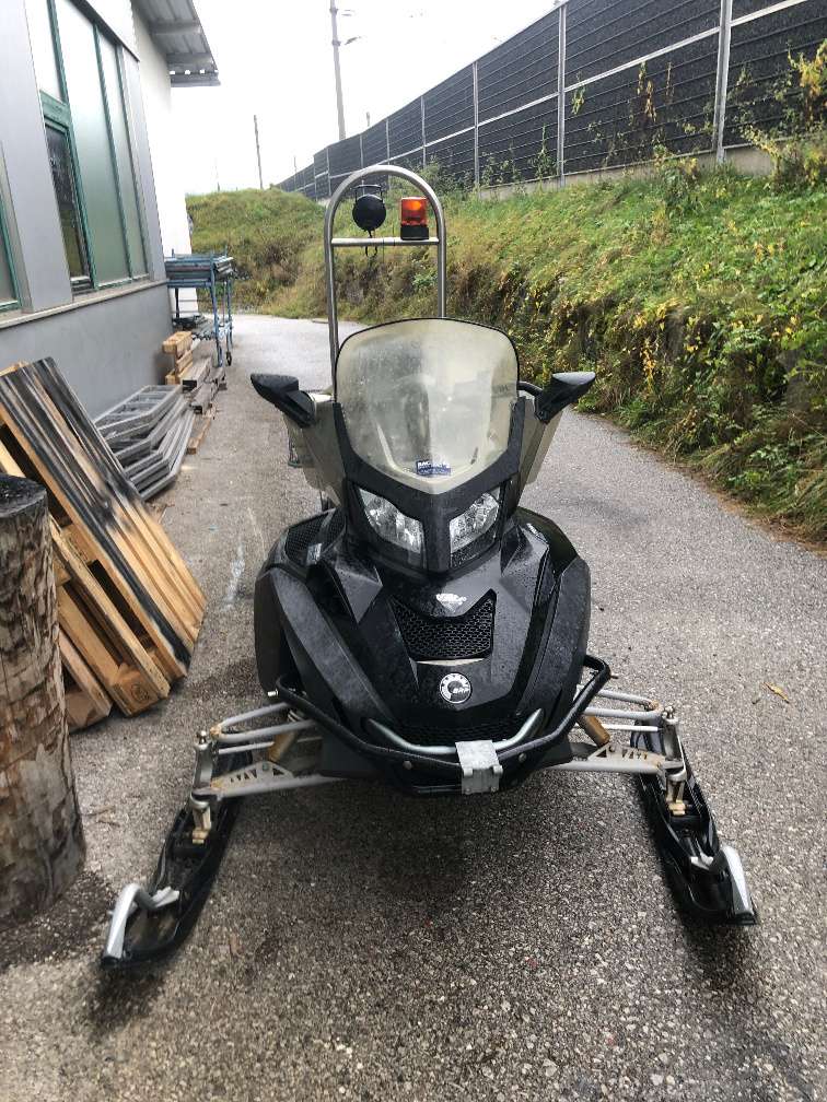 Lynx Motorschlitten 1200 Schneemobil