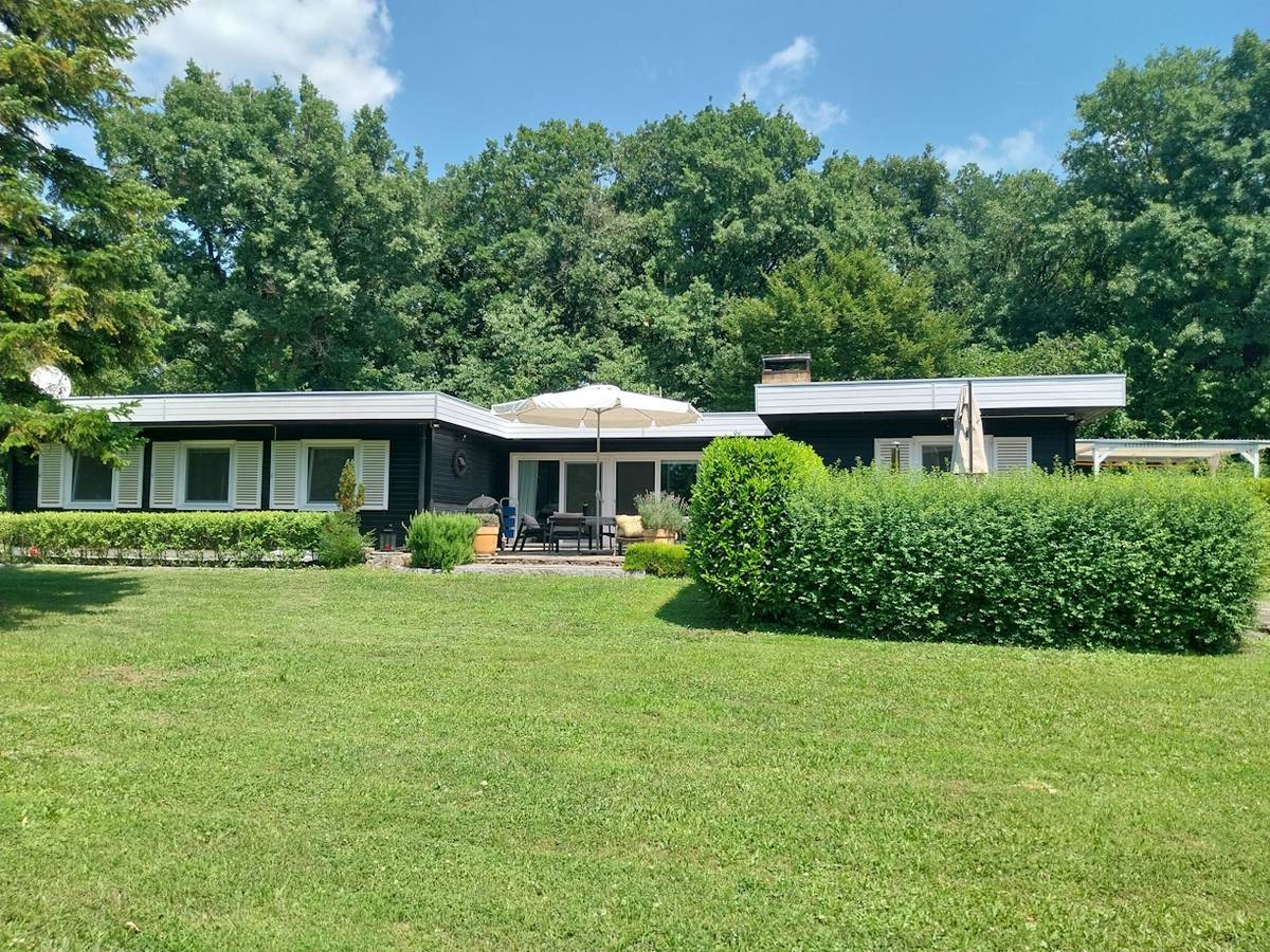 Mid-Century-Bungalow in sonniger Grünruhelage auf einem Pachtgrund, Loretto