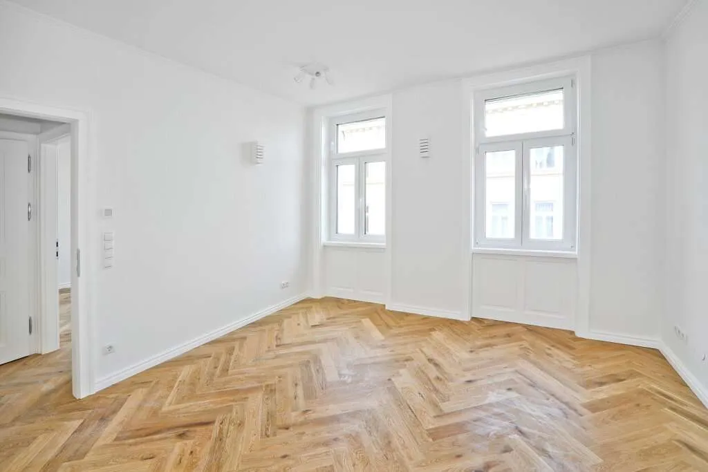 VIEVIENNE - Charmante Altbauwohnung mit Loggia: im Herzen der Stadt: 3-Zimmer - Widok 2