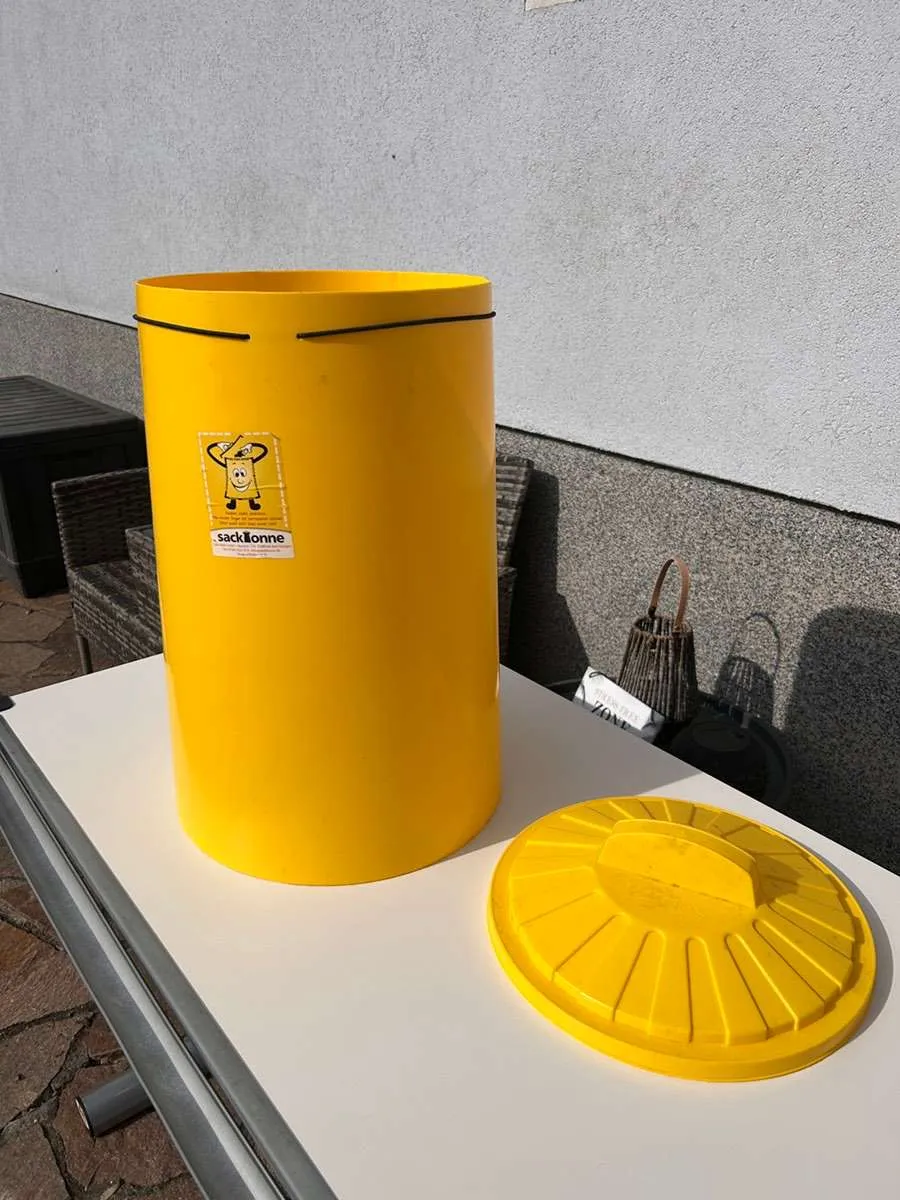 Gelber Sack - Halter/ Kübel/ Tonne, € 15,- (4225 Luftenberg)