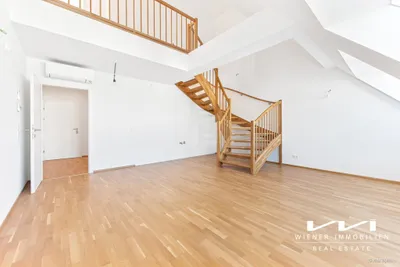 Lichtdurchflutete Dachgeschoss-Maisonette 3 Zimmer mit Terrasse – Bild 2