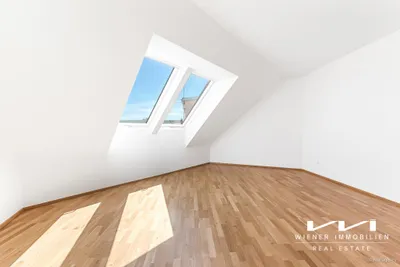 Lichtdurchflutete Dachgeschoss-Maisonette 3 Zimmer mit Terrasse – Bild 3