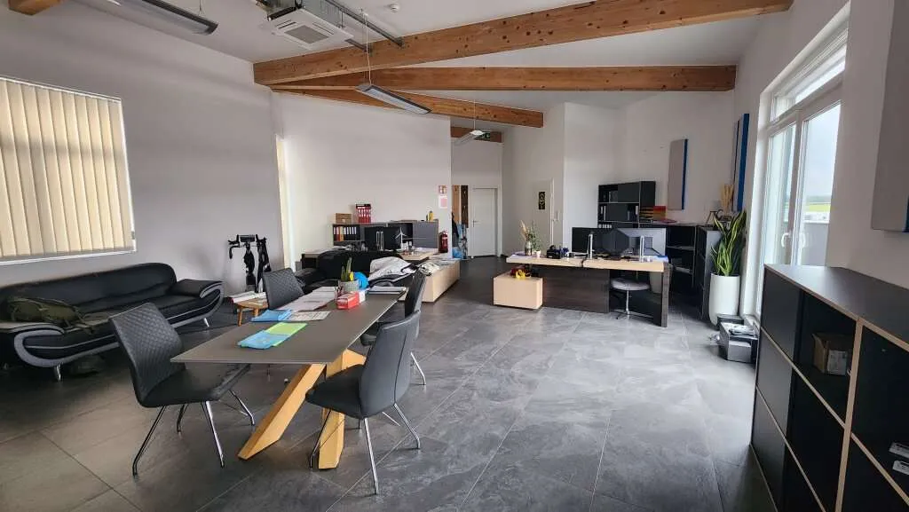 221M2 Loft Maisonette Büro mit Teeküche + 150M2 Lagerfläche inklusive - Ansicht 2