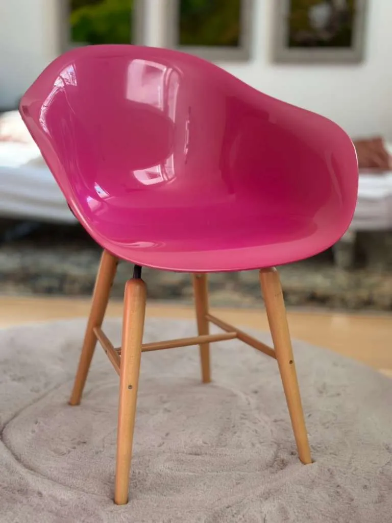 Design Stuhl PINK, € 29,- (6850 Dornbirn)