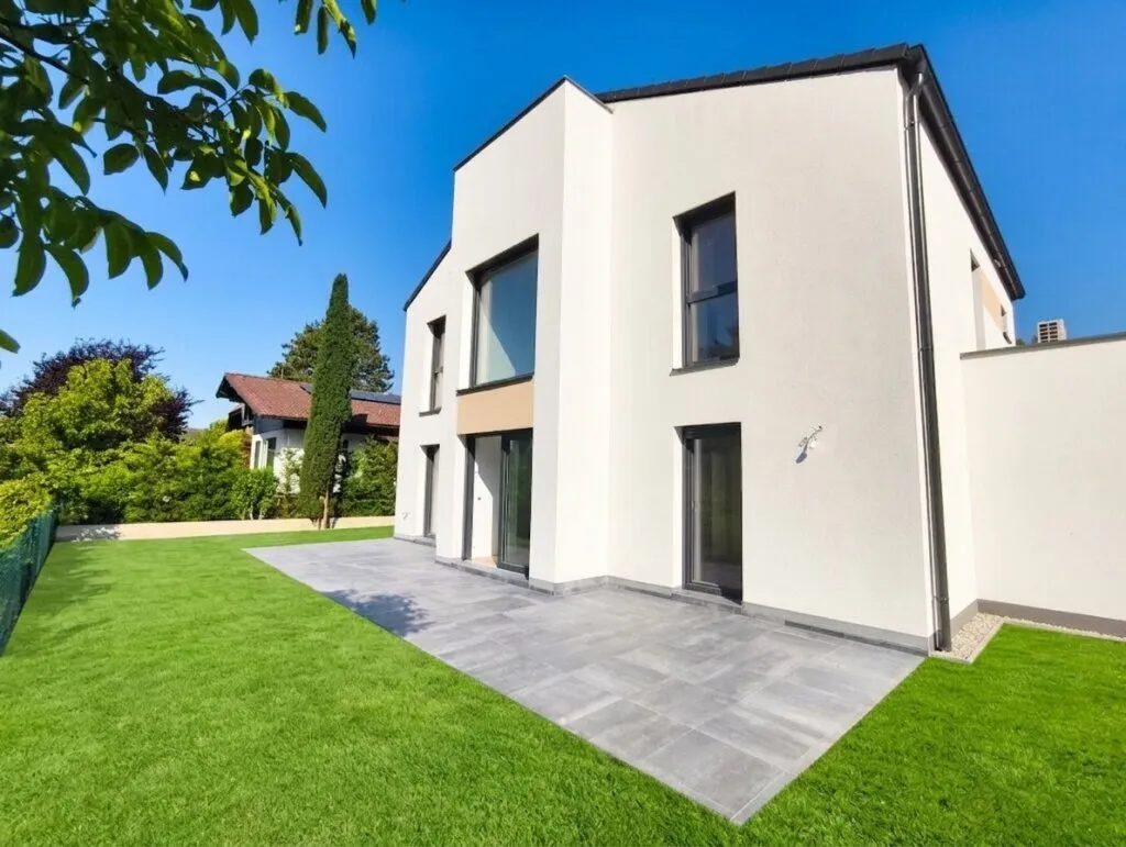 Exklusives 5-Zimmer-Einfamilienhaus mit Garage - Schlüsselfertig - Großzügige Wohnflächen trifft auf idyllischen Eigengarten - Wohnkomfort auf höchstem Niveau - Widok 3