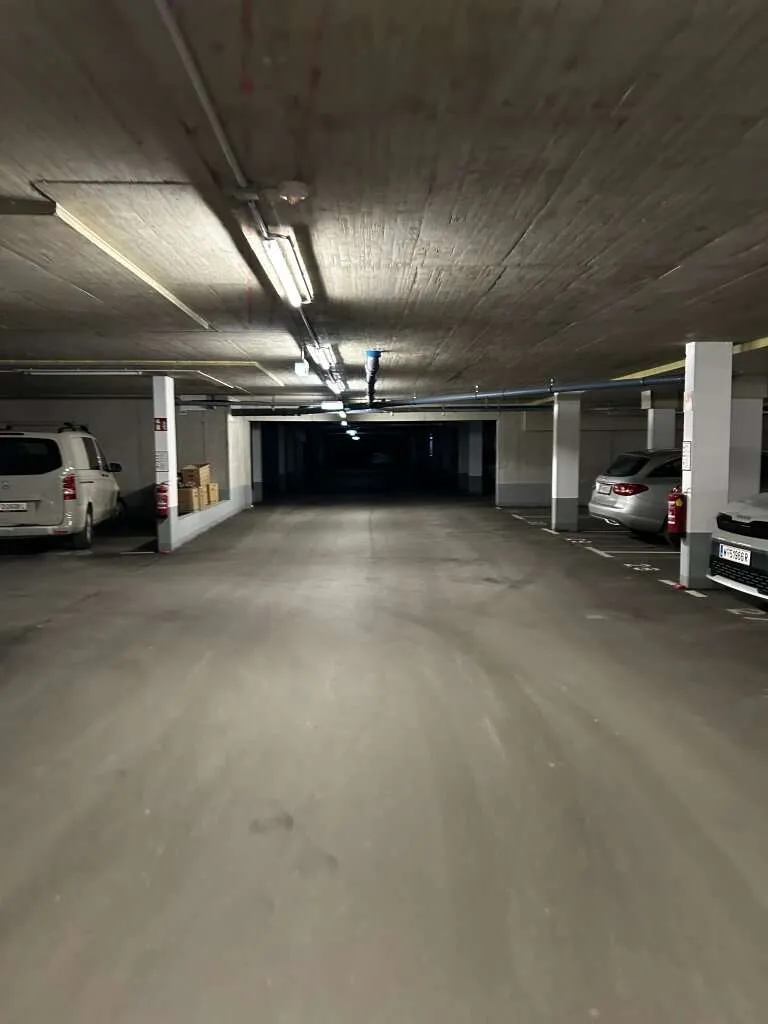 Tiefgaragenplatz Nahe U1 Kagran, Donau Zentrum & Alter Donau – pohled 3