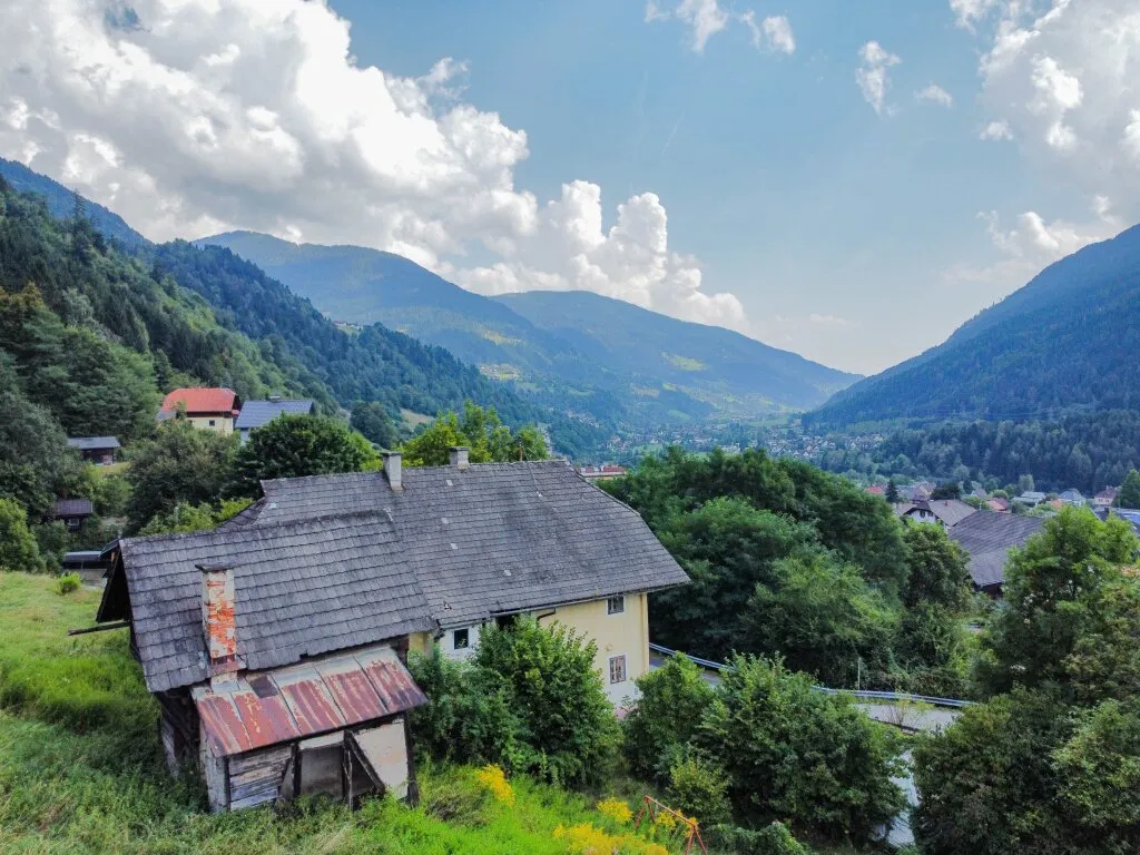 EINMALIG! VIELSEITIG! IDEAL! GROSSES GRUNDSTÜCK (CA. 11.465 m²) MIT EINEM BESTANDSGEBÄUDE IN SEHR GUTER UND SONNIGER AUSSICHTSLAGE VON RADENTHEIN! - Ansicht 2