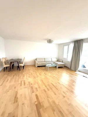 3-Zimmer-Dachgeschosswohnung, klimatisiert & WG-geeignet, Bahnhof und U-Bahn Nähe – Bild 2