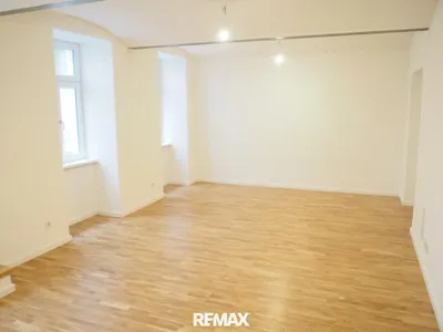 "1-Zimmer-Loft-Studio-Atelier mit Außenfläche| Wunderschön sanierter Altbau!"