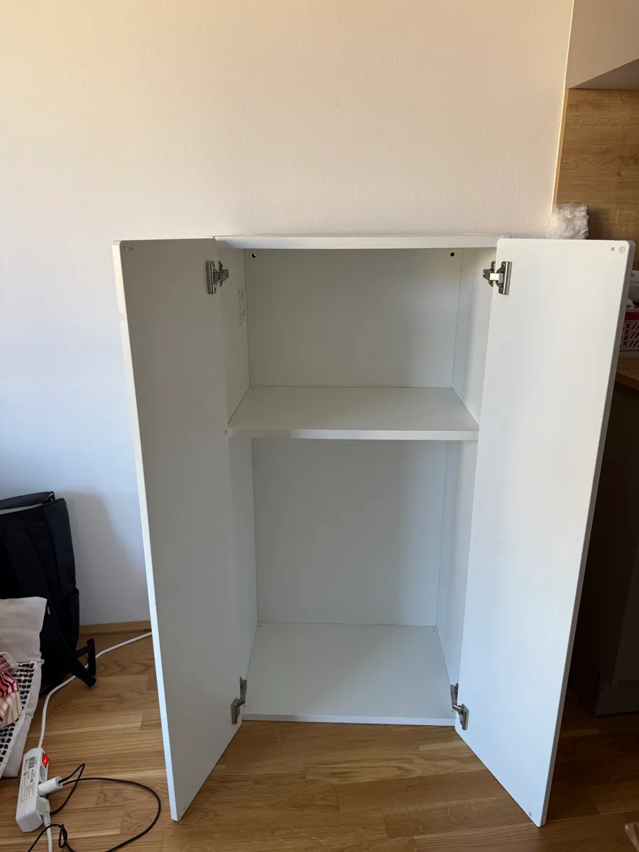 Ikea Schrank mit Türen (1,20m Höhe, 60cm Breite und 42 Tiefe), € 20,- (6020 Innsbruck)