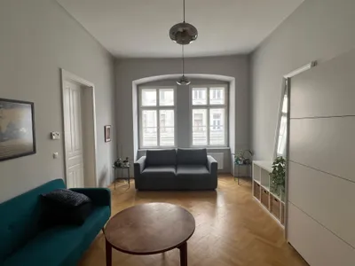 (reserviert) ALL-INCLUSIVE MIETE: Stilvoll möblierte 63 m² Wohnung in zentraler Lage im 7. Bezirk – Bild 2