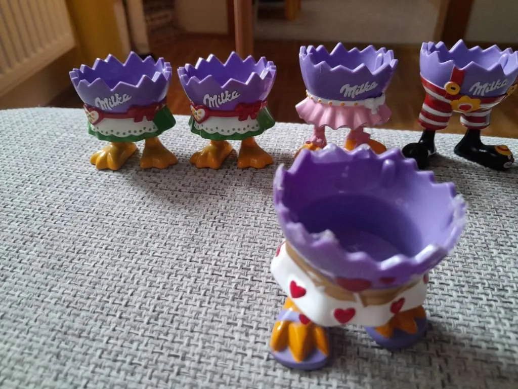 Milka Eierbecher. Versand gratis, € 2,50 (4490 Sankt Florian)