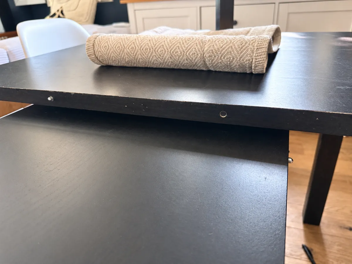 IKEA Esstisch schwarz - 2× ausziehbar 140 - 220 cm, € 90,- (4820 Bad Ischl)