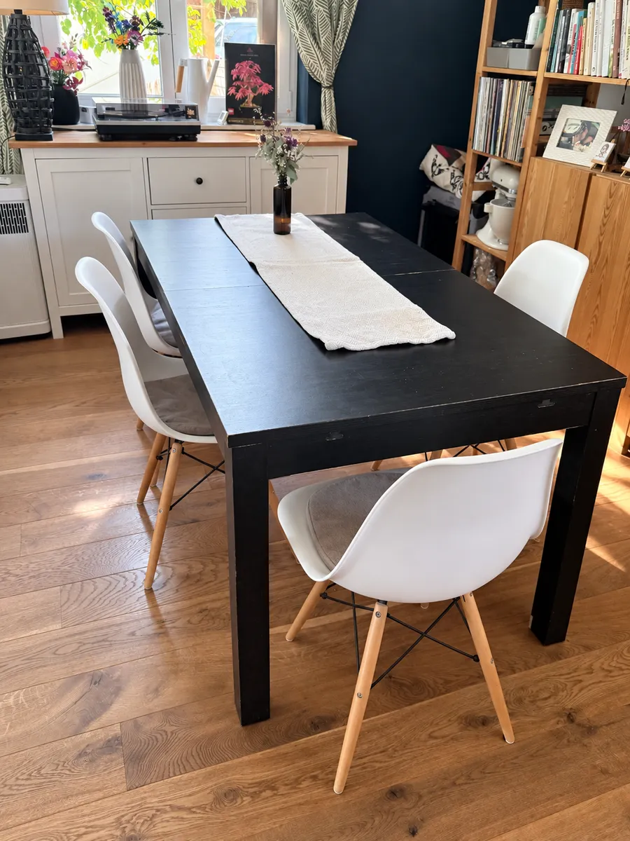 IKEA Esstisch schwarz - 2× ausziehbar 140 - 220 cm, € 90,- (4820 Bad Ischl)