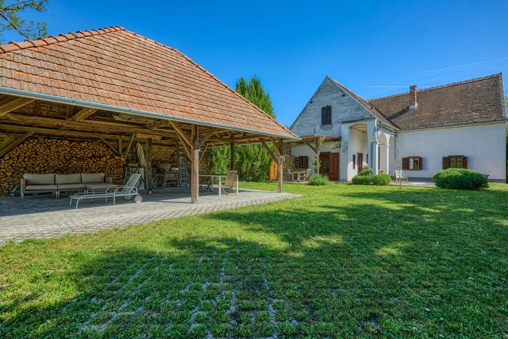 +++ Rarität in Ruhelage: Authentisches Jahrhundertwendehaus mit Charme und Geschichte in Petőháza bei Fertöd! +++ - Ansicht 3