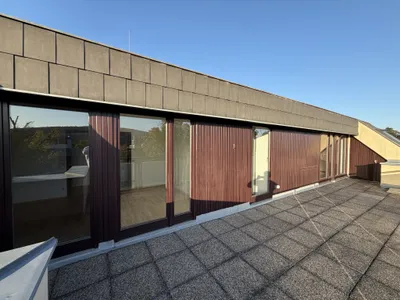 Großzügige 3 Zimmer DG-Wohnung mit 30 m² Terrasse, Lagerraum & Tiefgarage – Bild 2