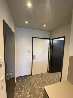 Hochwertige 2 Zimmer Wohnung mit Balkon im 4. Liftstock – Bild 3