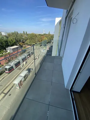 Hochwertige 2 Zimmer Wohnung mit Balkon im 4. Liftstock