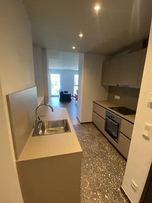 Hochwertige 2 Zimmer Wohnung mit Balkon im 4. Liftstock – Bild 2