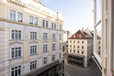 WIENER KLASSIK IM GÖTTWEIGERHOF: Topsanierte Altbauwohnung mit prachtvollem 70 m² großen Wohnsalon – Bild 3