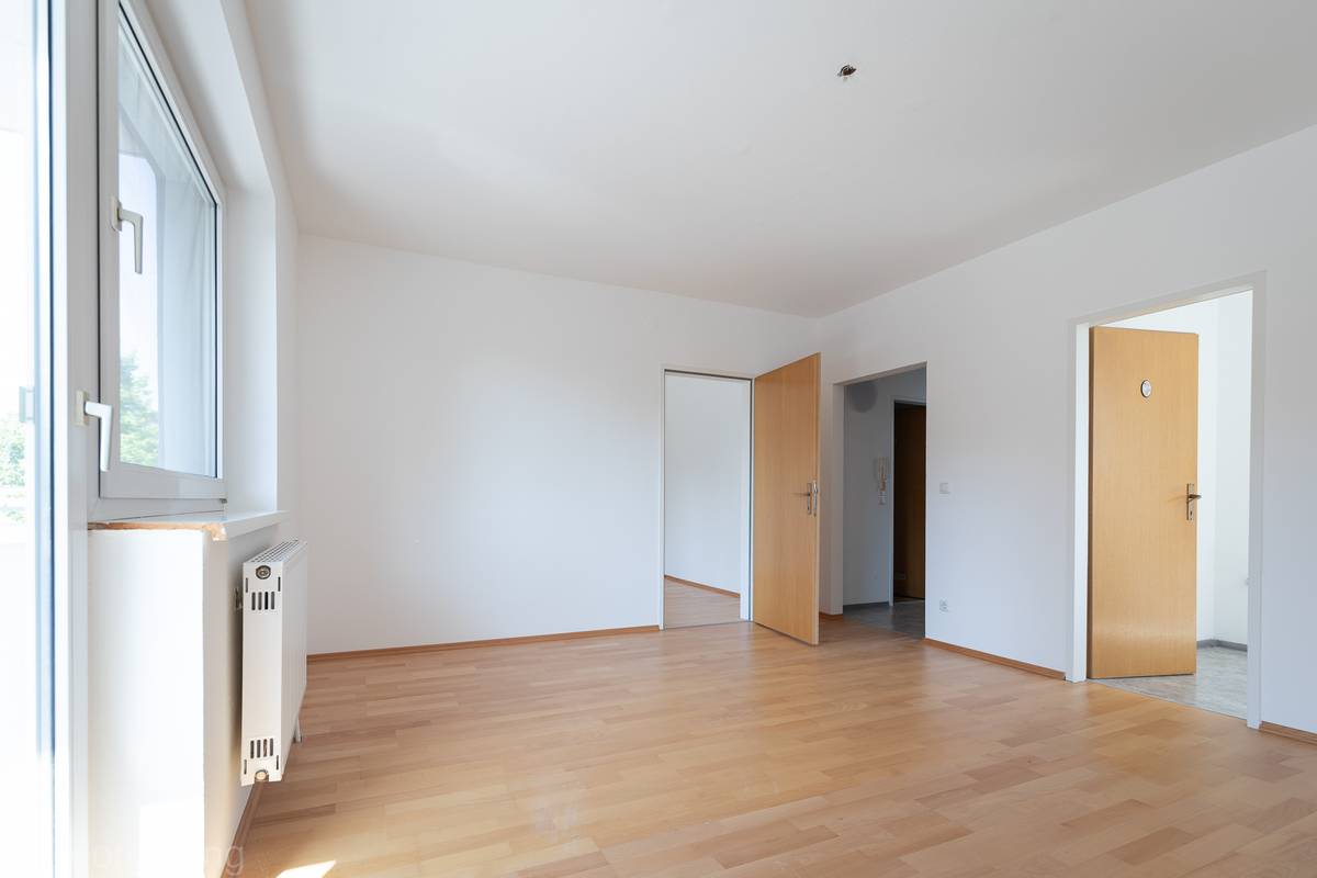 Gemütliche 2-Zimmer Wohnung in Traun mit Balkon u. Parkplatz - Ansicht 2