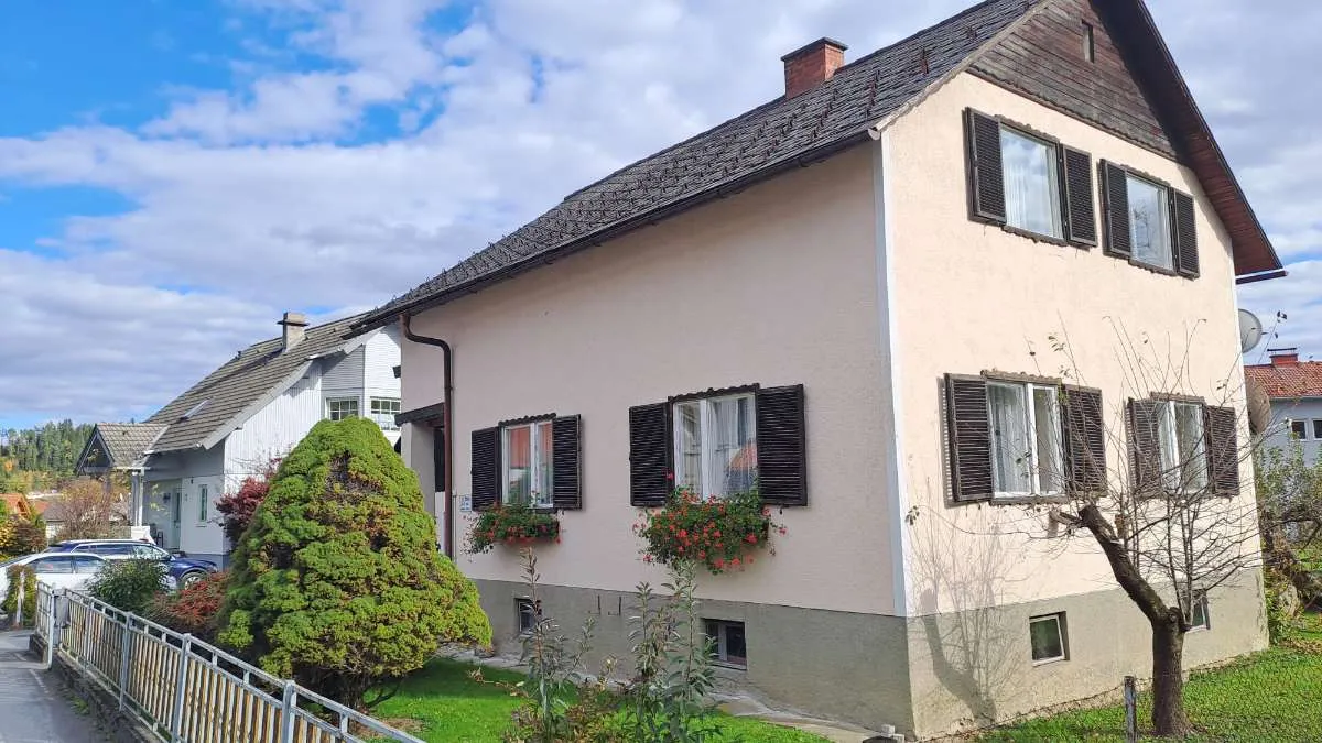 Einfamilienhaus mit großen Grundstück und viel Potenzial Doppelgarage und Wirtschaftsgebäude - Ansicht 3