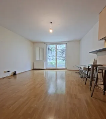 Geräumige 1 Raum WG mit Gartenterrasse und privatem Innengartenbereich - in U-Bahn Nähe