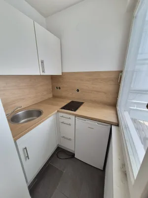 GARCONNIERE MIT LOGGIA IN TOPLAGE NÄHE KARLSPLATZ! HOFSEITIGE RUHELAGE! 3. LIFTSTOCK! – Bild 3