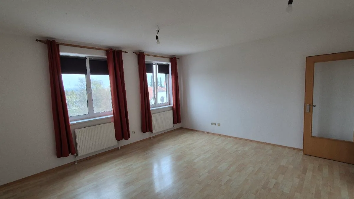 Sanierte 50m² Wohnung, inkl. Tiefgaragenplatz und Lift. - Widok 3