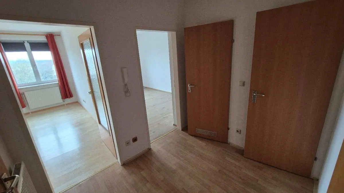 Sanierte 50m² Wohnung, inkl. Tiefgaragenplatz und Lift. - Widok 2