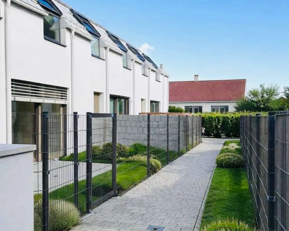 FIRE SALE! Design trifft Nachhaltigkeit - Exklusives Townhouse mit Südgarten, Erdwärme & Kühlung in absoluter Ruhelage - Ansicht 2