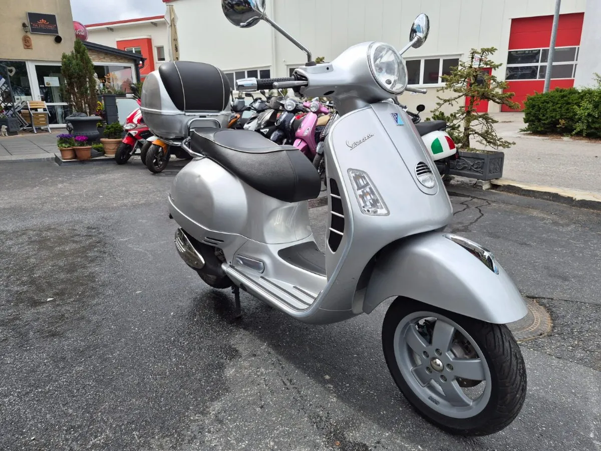 Vespa GTS