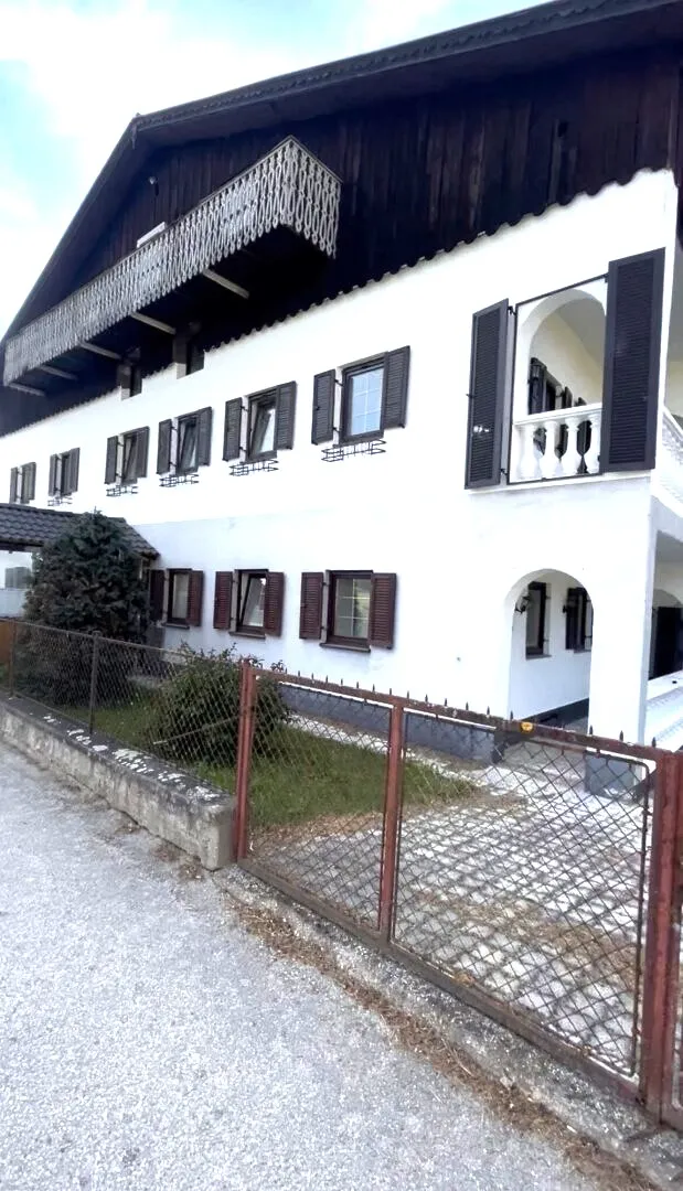 Viel Platz und Höhe - Bauernhaus mit ca. 7000 m² Grund , hohen Hallen und Garagen - Ansicht 3