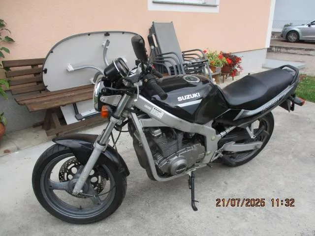 Suzuki GS