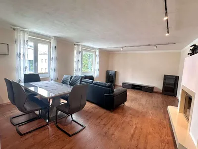 Exklusive 2-Zimmer-Wohnung mit Charme: Möbliert, lichtdurchflutet, mit Kamin – Bild 2