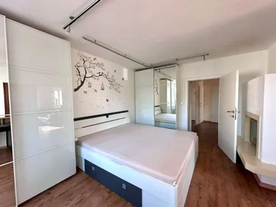 Exklusive 2-Zimmer-Wohnung mit Charme: Möbliert, lichtdurchflutet, mit Kamin – Bild 3