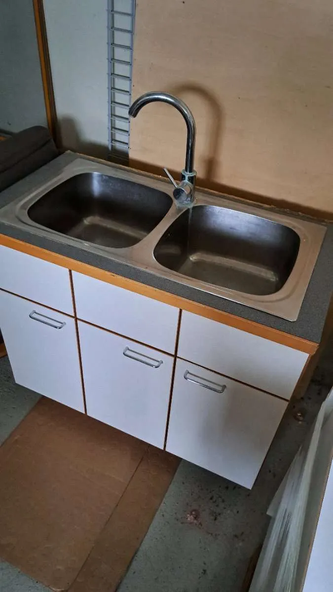 Spüle mit Unterschrank, € 30,- (8350 Fehring)